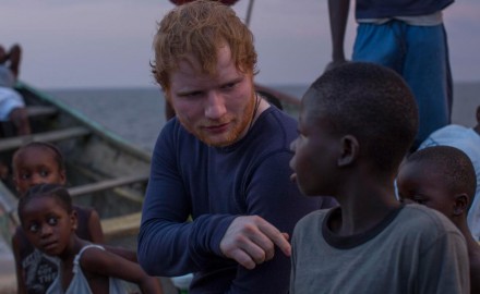 Ed Sheeran si commuove in Africa e compie un atto di estrema generosità